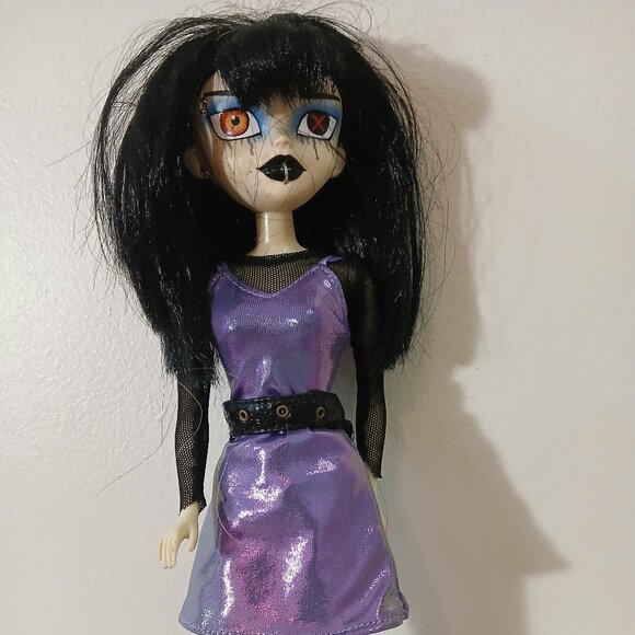 Goth fashion doll with accessories - Picture 1 of 6